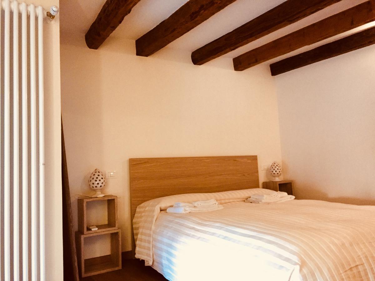 Historical And Luxury Apartment Bologna Eksteriør bilde