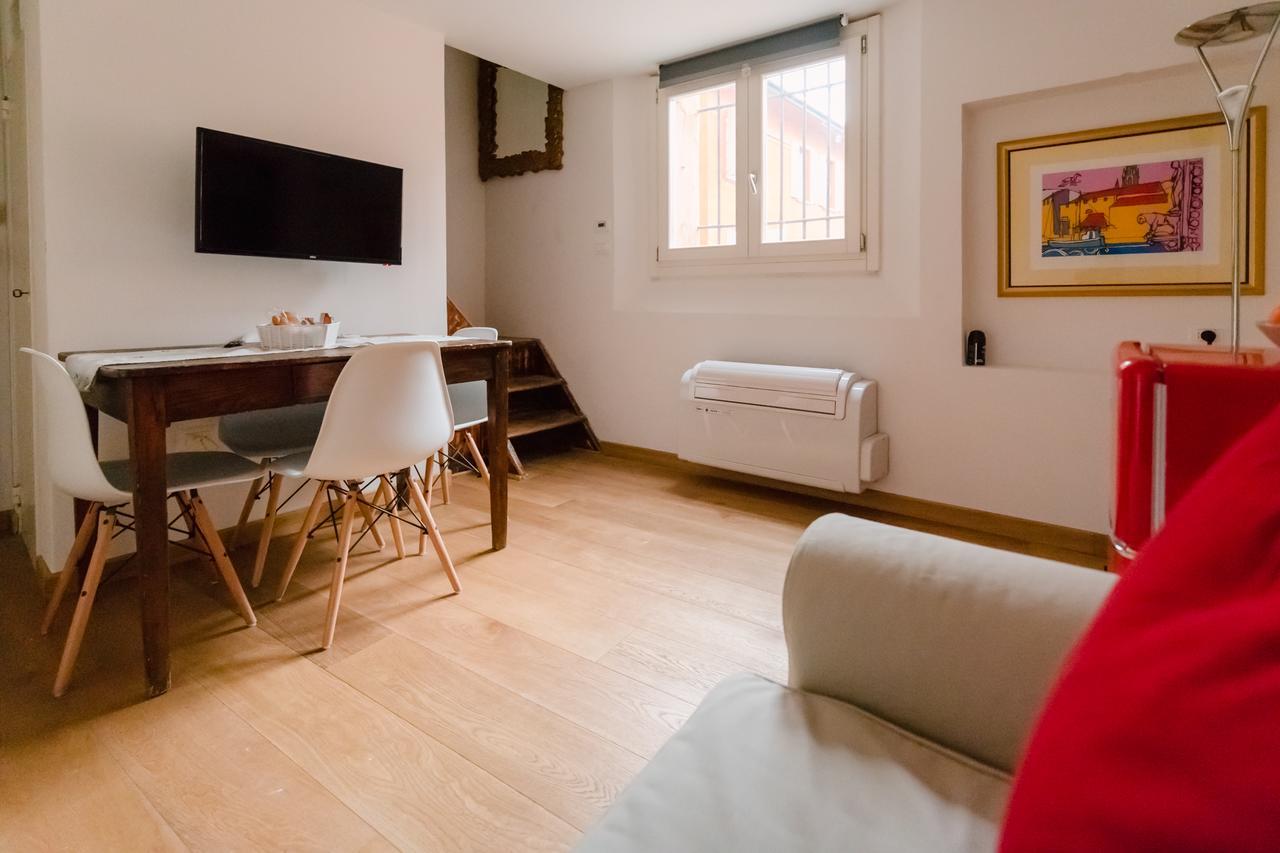 Historical And Luxury Apartment Bologna Eksteriør bilde