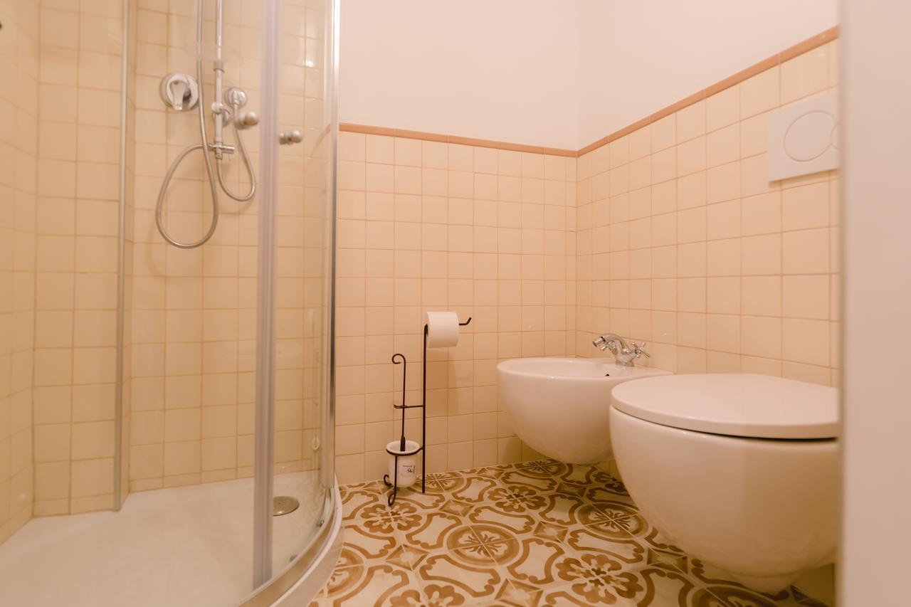 Historical And Luxury Apartment Bologna Eksteriør bilde